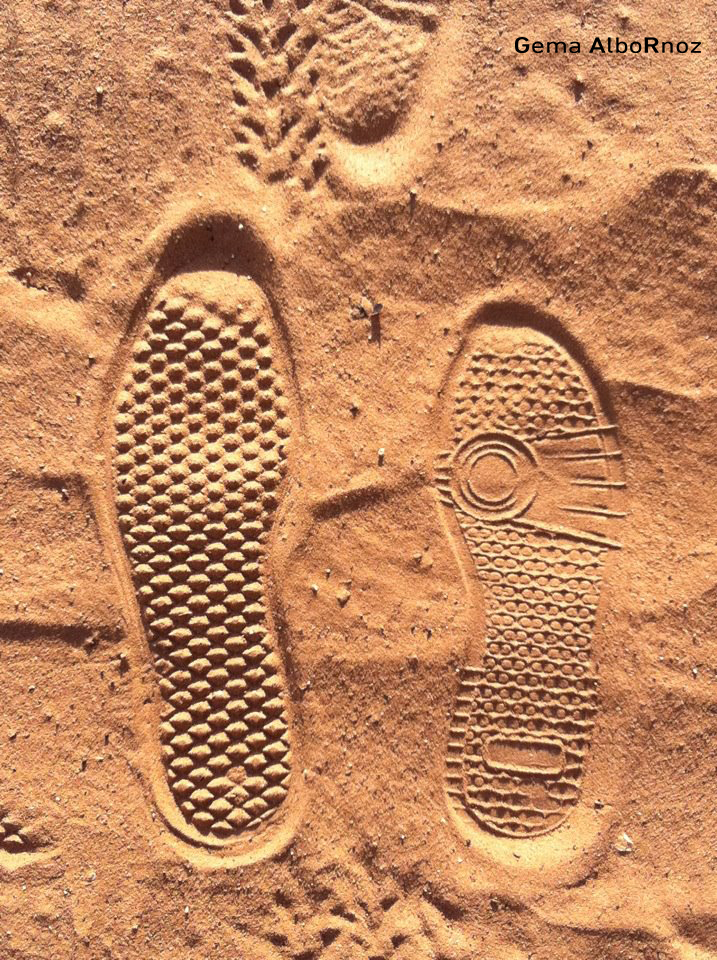 Tus pies, no son mis pies. Tus pasos, no son mis pasos.