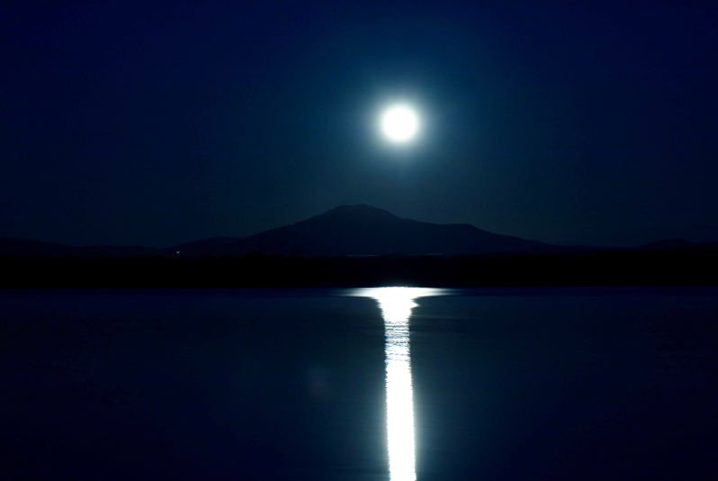 Reflejos de luna llena. César Martín Alcoba