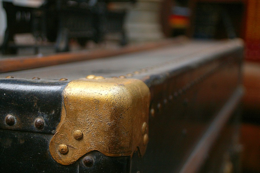 Viejo baúl de cuero. Foto: Alejandro Gómez.