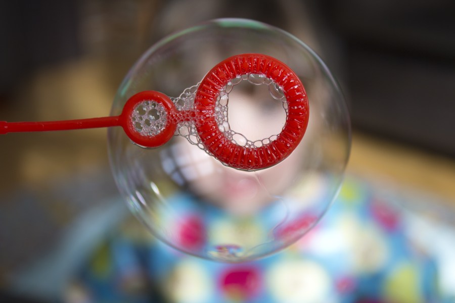 Soap Bubble. Foto: Sally Wynn. CC0 Public Domain.